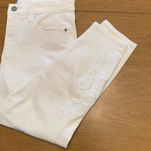 Talbots High Waisted Embroidered White Crop 6P